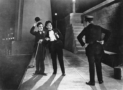 Komödianten: Hilarious Silent Era Romp and Masterful Acting!